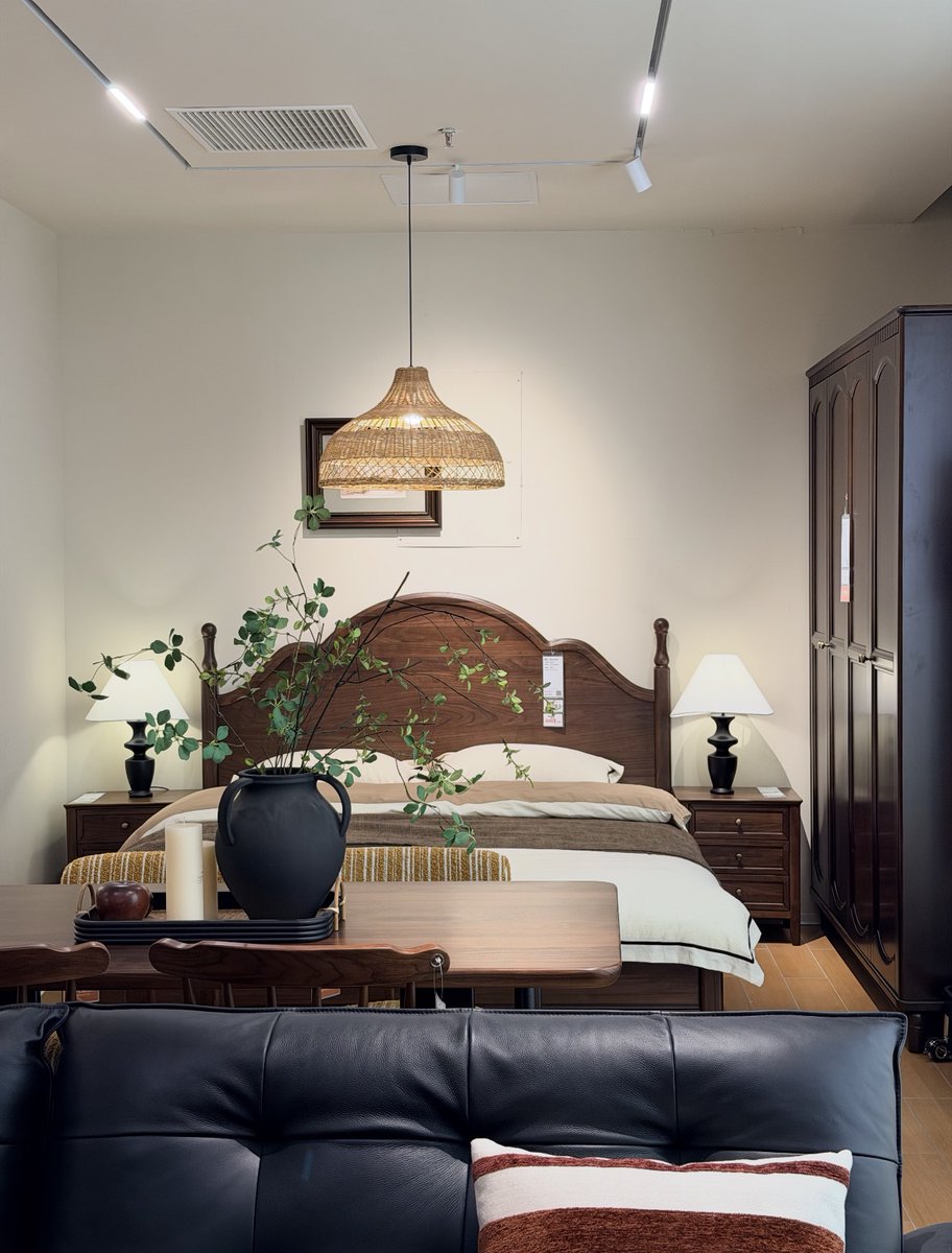 GVAwoodUSA's tweet image. Solid wood furniture brings balance, warmth, and quiet refinement into every room. Clean lines, natural textures, and timeless design create calm, functional interiors. #homedecor #interiordesign #furniture

Available on Amazon