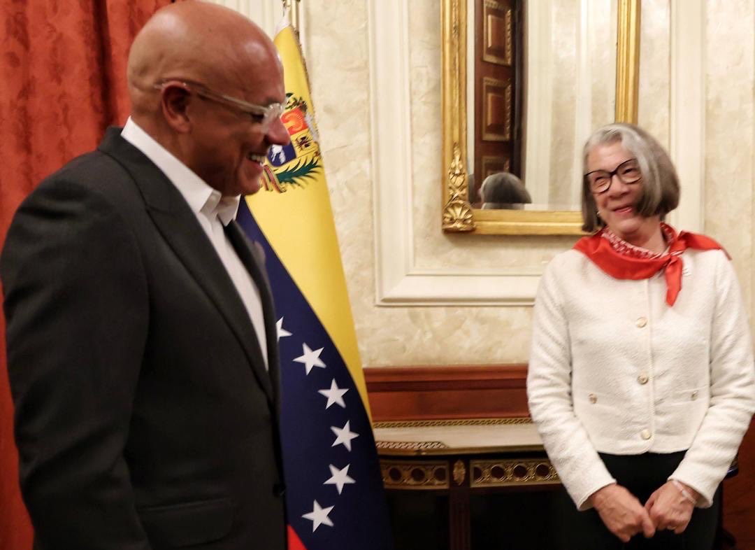 jorgerpsuv's tweet photo. Sostuvimos un cordial encuentro con Kate Forbes, Pdta. de la Federación Internacional de Sociedades de la Cruz Roja y de la Media Luna Roja. Manifestamos nuestra firme intención de acompañar la misión de este organismo y su voluntariado en la atención de los más vulnerables. https://t.co/GojYwUwBdN