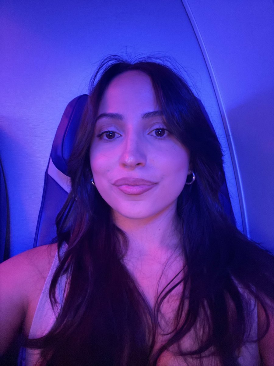 exmse's tweet photo. @SpiritAirlines hello I’m still on the plane , https://t.co/5WkinIthx2
