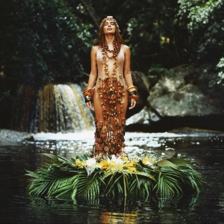 O capítulo 4 (e último) dos visuais de "EQUILIBRIVM" traz os clipes de "Bemba", "Ternura" e "Caminhador".

Além dos 4 atos, já estavam confirmados visuais para "So Much Love" e "Deus Existe", que Anitta revelou estar trabalhando no momento.