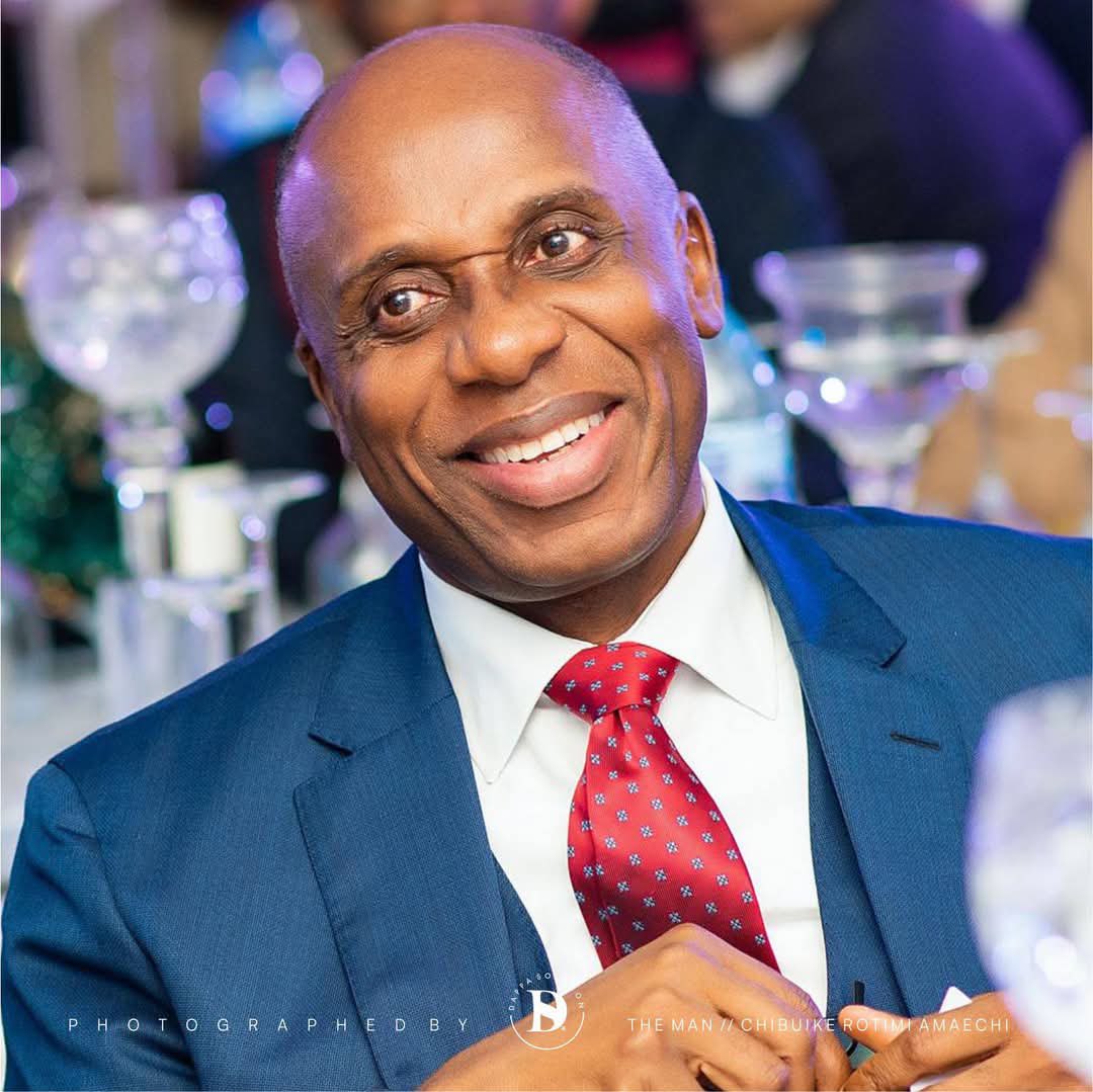 AmbPashir's tweet photo. Nigeria needs a leader with a track record, not just a manifesto.​From the rails to the classrooms,@ChibuikeAmaechi proven he can deliver. Now with the ADC, he’s ready to build a focused, industrial, and secure future for all.
​The experience we need. The courage we deserve. https://t.co/qwU506yLn2