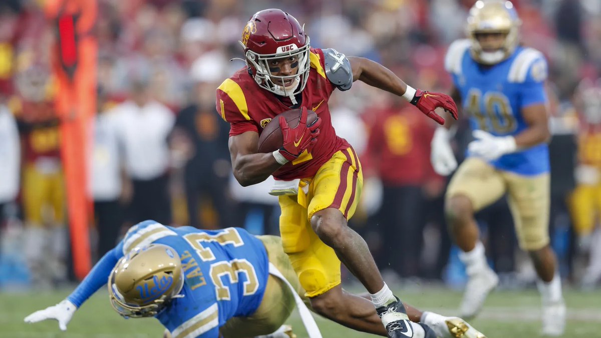 ezarian_fields's tweet photo. Blessed to say i have received an offer from @uscfb 

@MickensJay @TheProtectUCrew @chasek_52 @JayArnoldTX
@coachgcross 
@ShaunWynn10 
@gott1906 
@vypehouston @NxgnCamps @NSNationFB @RecruitEastside @PrepRedzone @Rivals @247Sports
@On3 https://t.co/afIX9eEai8