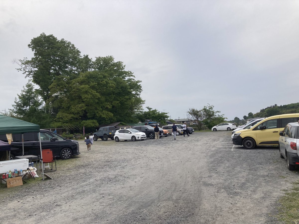 kuroneco280's tweet photo. 【益子陶器市2026春 最終日】⠀
道祖土(さやど)交差点付近の駐車場です。

5/6 13:20
早くもお帰りのお客様優勢となり、満車解除しております。

#益子陶器市 #益子春の陶器市 #益子陶器市2026春 #駐車場 https://t.co/qG3US1gWyl