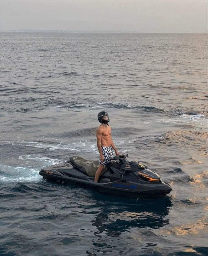Gmen_Aesthetics's tweet photo. Imagine it’s 2028.

- No debt.
- $1 M invested.
- No boss in sight.

You made that happen.

Now go get it https://t.co/BjuwAx65zz