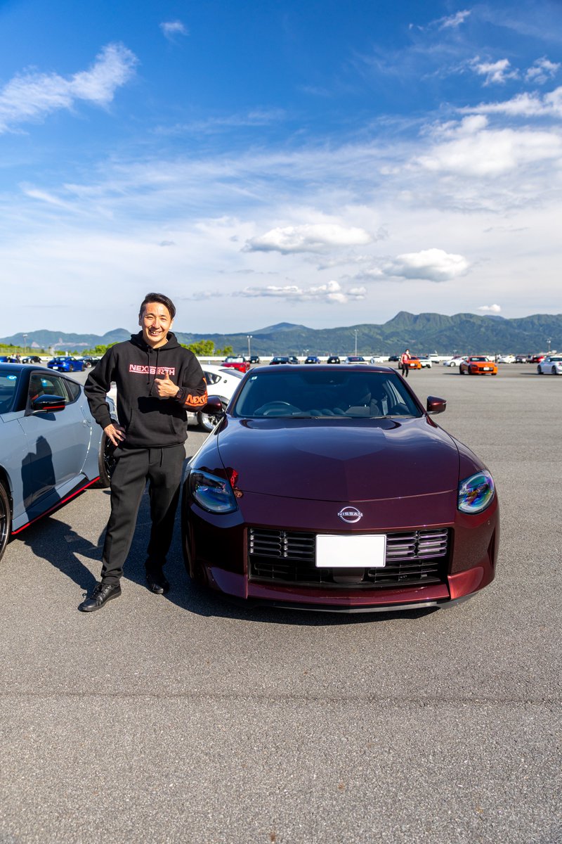 shoki370z's tweet photo. 松田次生さんに自分のZの横に立って頂きました🙌🏻🙌🏻
嬉しすぎる！！
ついでに盗撮もしちゃいましたww https://t.co/s6SMv67pYk