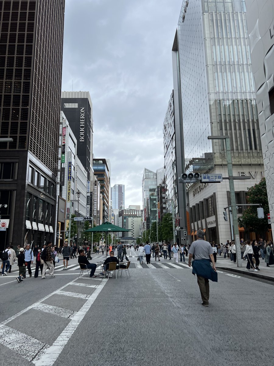 Hisayo_Azuma's tweet photo. 銀座伊東屋での個展も本日が最終日です！本日は18時閉場です。18時までよろしくお願いします😸 https://t.co/ACZBG3xfHU