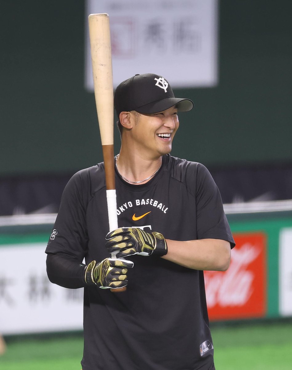 練習風景から🏟️】 練習の合間に笑顔を見せる #吉川尚輝 選手（撮影