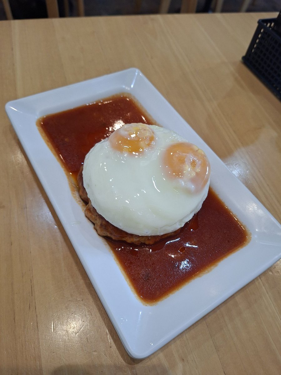 おはよーございます！
連休も終わり
日常が
戻ってきました
お疲れの
身体に
Bigハンバーグは
いかがですか？
もりもり食べて
元気はつらつ‼️
小鉢食べ放題の
お野菜達も
忘れずにね❗
#クラタイ食堂
#ハンバーグ