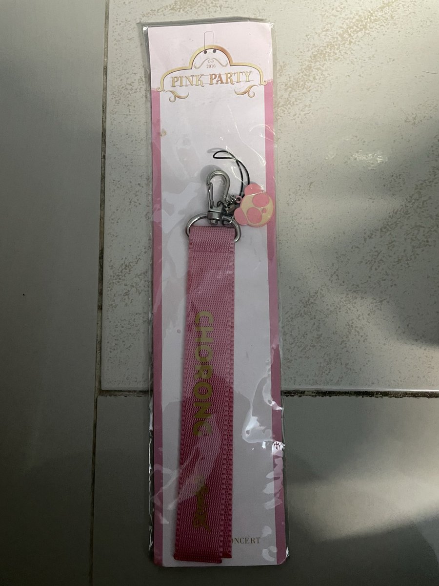ZONEVIPX's tweet photo. สายห้อยพวงกุญแจสำหรับคอนเสิร์ต PINK PARTY 2016 CHORONG 450 บาท
#ตลาดนัดแพนด้า https://t.co/3ZHD4UjxbR