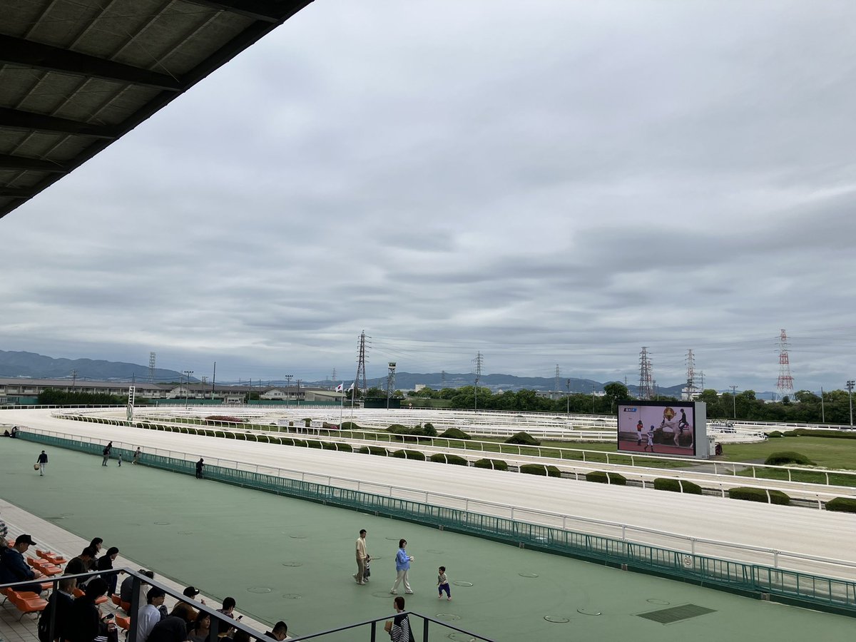 初めて来た #園田競馬場 、普通に静かな住宅地にあって、雰囲気ちょっと浦和🏇に似てる。