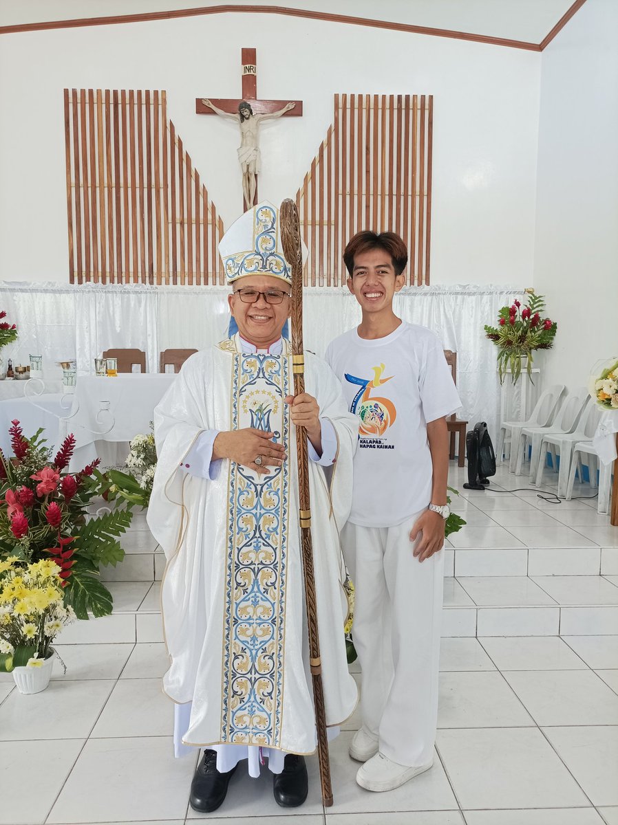 JackFernandezzz's tweet photo. Another picture with Bishop Moi 😇💐🙏🏻 https://t.co/WqGZiqp6ZQ
