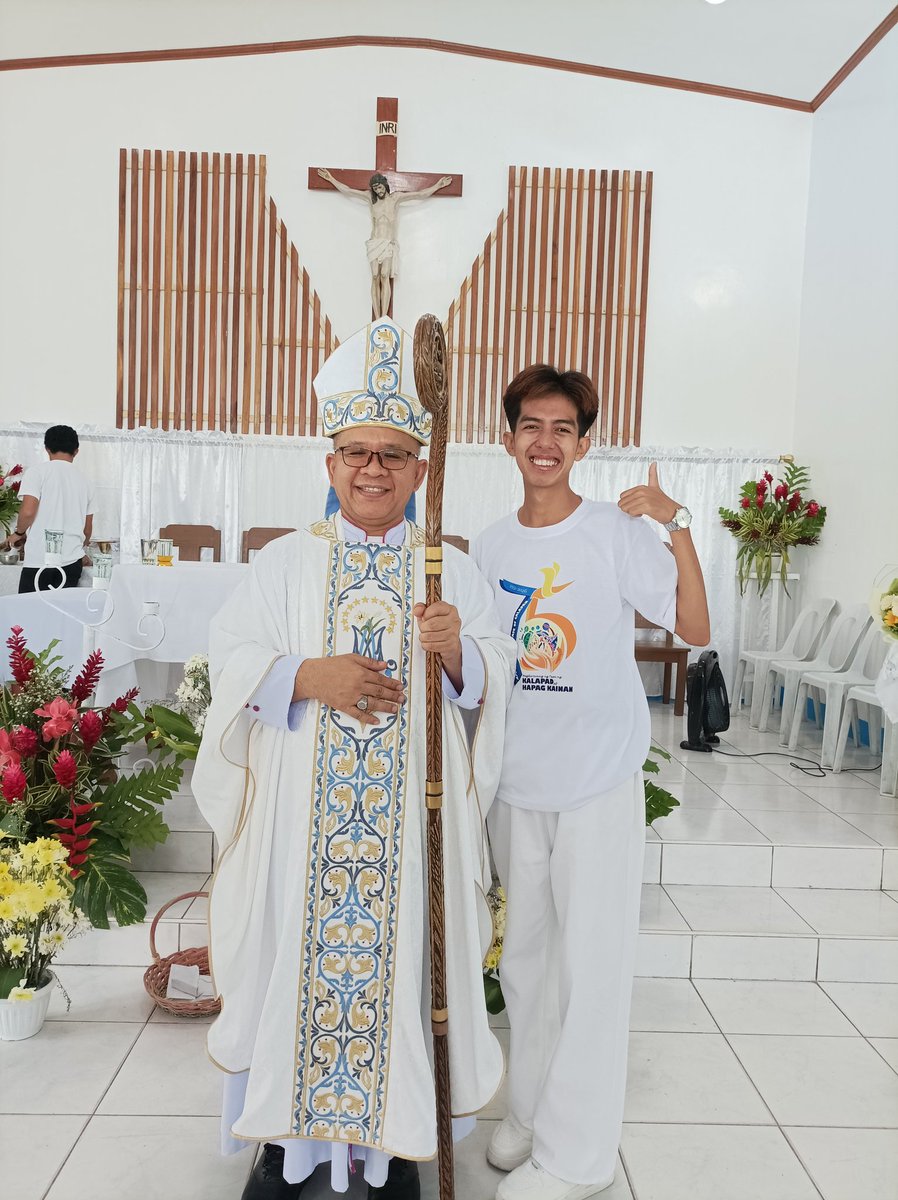 JackFernandezzz's tweet photo. Another picture with Bishop Moi 😇💐🙏🏻 https://t.co/WqGZiqp6ZQ