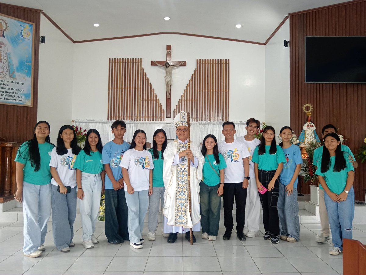 JackFernandezzz's tweet photo. Another picture with Bishop Moi 😇💐🙏🏻 https://t.co/WqGZiqp6ZQ
