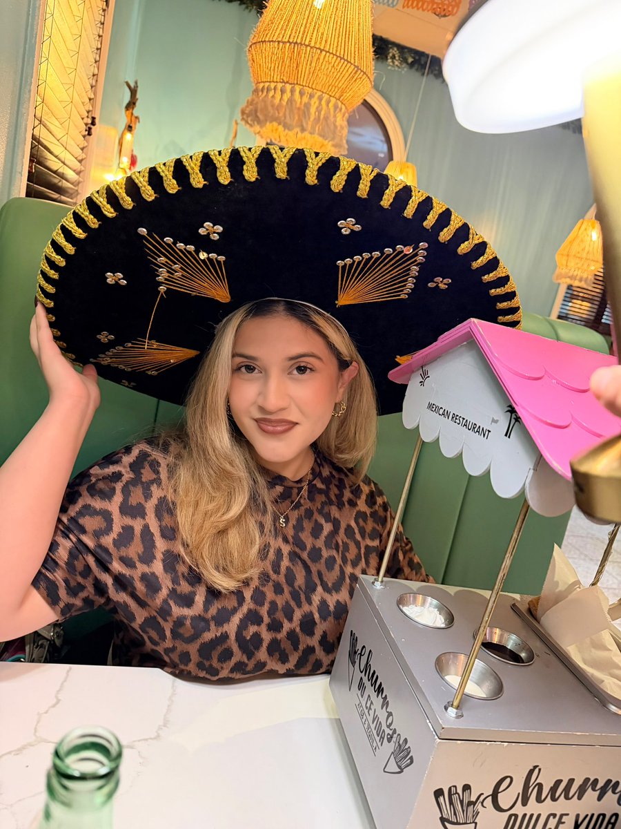 katintheeehat's tweet photo. 22 on cinco 🇲🇽🎂 https://t.co/sQ3C2tlC3h