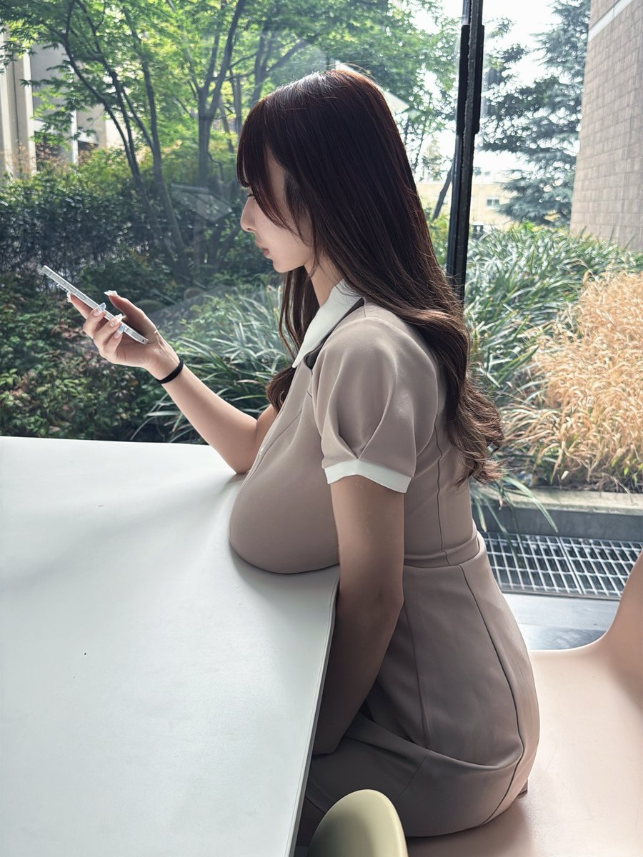 乳房肥大症なので、
気づいたら重くて垂らしちゃってます... https://t.co/tpzRLsBZgL