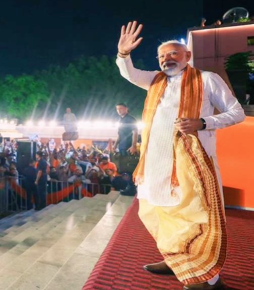 ishita_9529's tweet photo. अगर बंगाल की मुख्यमंत्री ममता बनर्जी अपने पद से कल तक इस्तीफा नहीं देती है तो मोदीजी राज्यपाल के द्वारा बर्खास्त करवा सकते है।

ममता बनर्जी को समझना चाहिए मोदीजी पहली बार इतना खुश हुए जितना प्रधानमंत्री बनने पर भी खुश नहीं हुए थे।

इसीलिए वक्त रहते इस्तीफा दे देना ही...Read news https://t.co/QjqbAxYbRD
