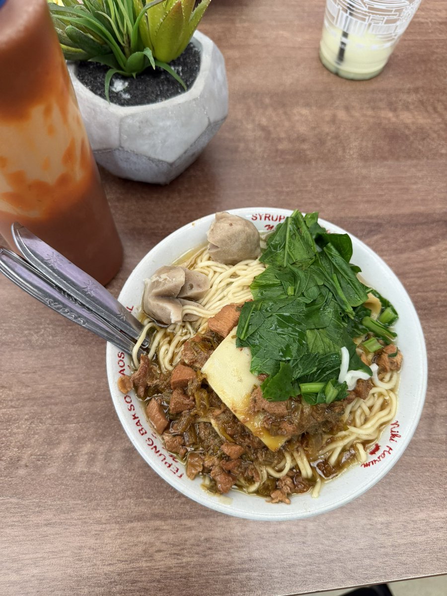 InfoMieAyamYK's tweet photo. Kemarin aku jajan mie ayam yg sudah terkenal ini.
Kamu suka pesan nomor berapa? https://t.co/hMP1z6k3n5