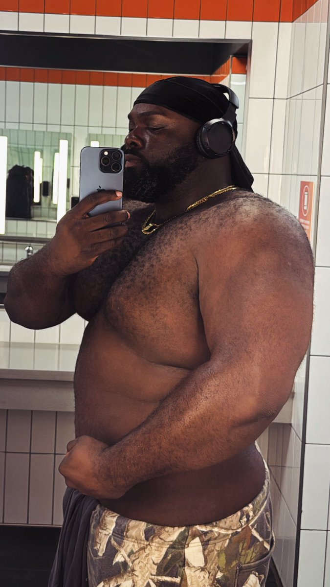 Himbo Slice tweet media