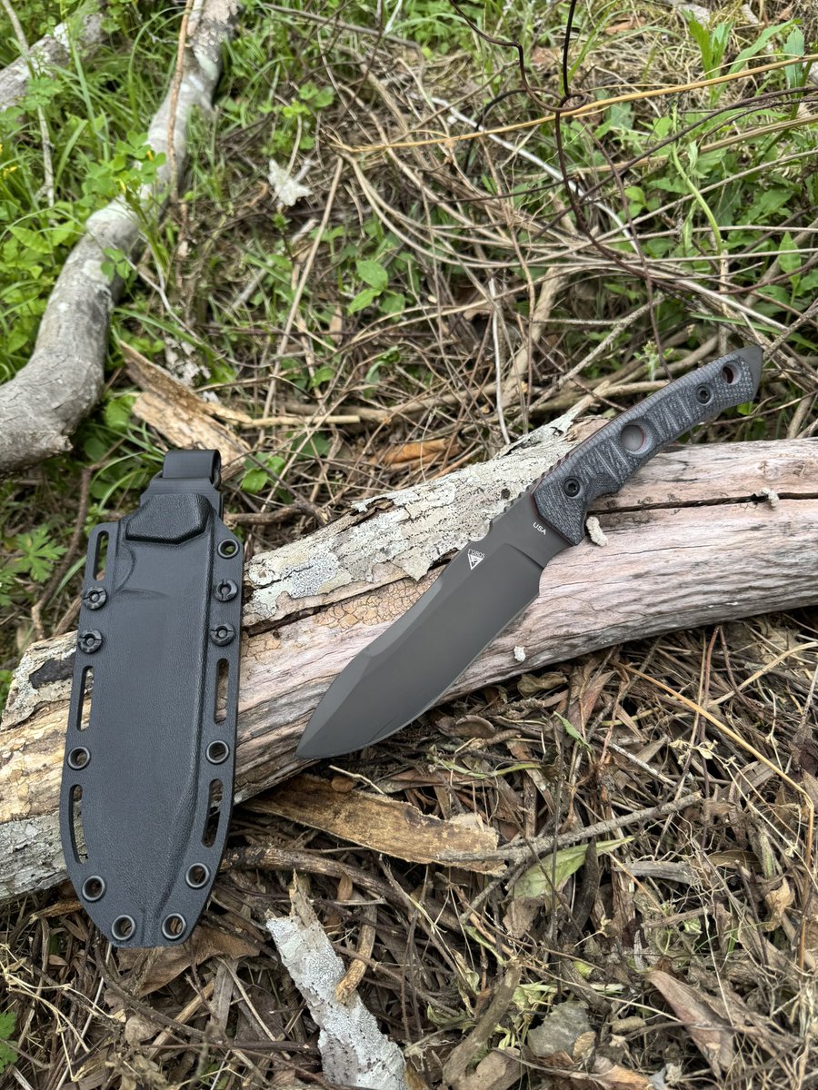momoknife1015's tweet photo. Fobos 「Tier 1」
特徴的なやや長めのハンドル。
ブレード形状も一つ一つ理由がありそう🤔
開発者のこだわりが詰まったナイフ。
FOBOS
For Operators By Operators
「現場の人間から、現場の人間へ」
#ナイフ
#FOBOS https://t.co/FZSQPQaVyY