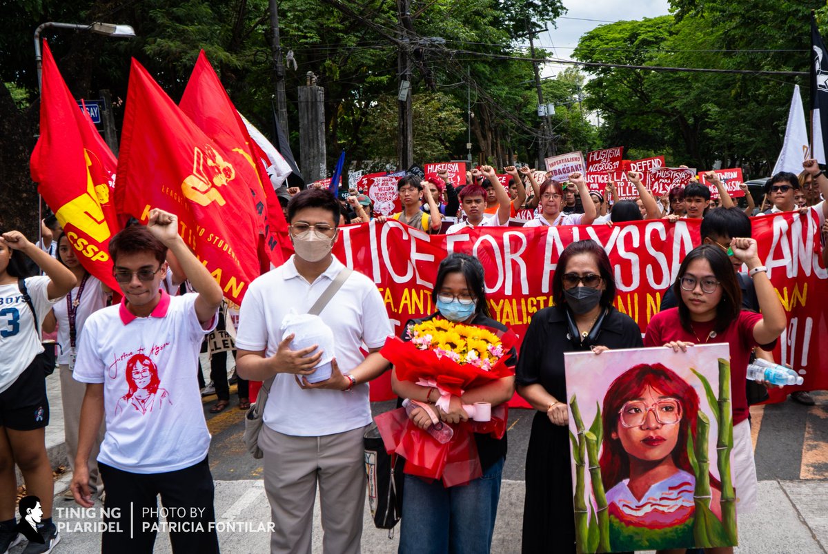tinigngplaridel's tweet photo. IN PHOTOS: Students, faculty members and formations gathered at the UP Cine Adarna for the "Parangal kay Alyssa," commemorating the life of slain student activist Alyssa Alano on May 5.

READ: https://t.co/ZZO6W7W07z

#JusticeForAlyssaAlano
#JusticeForNegros19 https://t.co/HzE04AwAL7