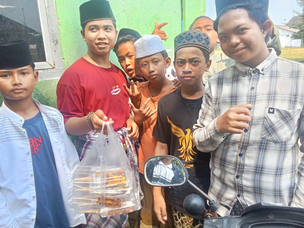junedcezar85's tweet photo. Jualan aneka Bakaran 
Sosis besar 5k
Sosis kecil 2k
Crab stik 2k
Telur puyuh 3k
Jerohan ayam 2k
Usus ayam 2k 
Pentol mini 2k 
Open order tiap Jumat berbagi di pondok pesantren Al Falah fatahiyah desa Kradenan palang 
#PejuangRupiah
#SuportUMKM https://t.co/DldFqXGwH6