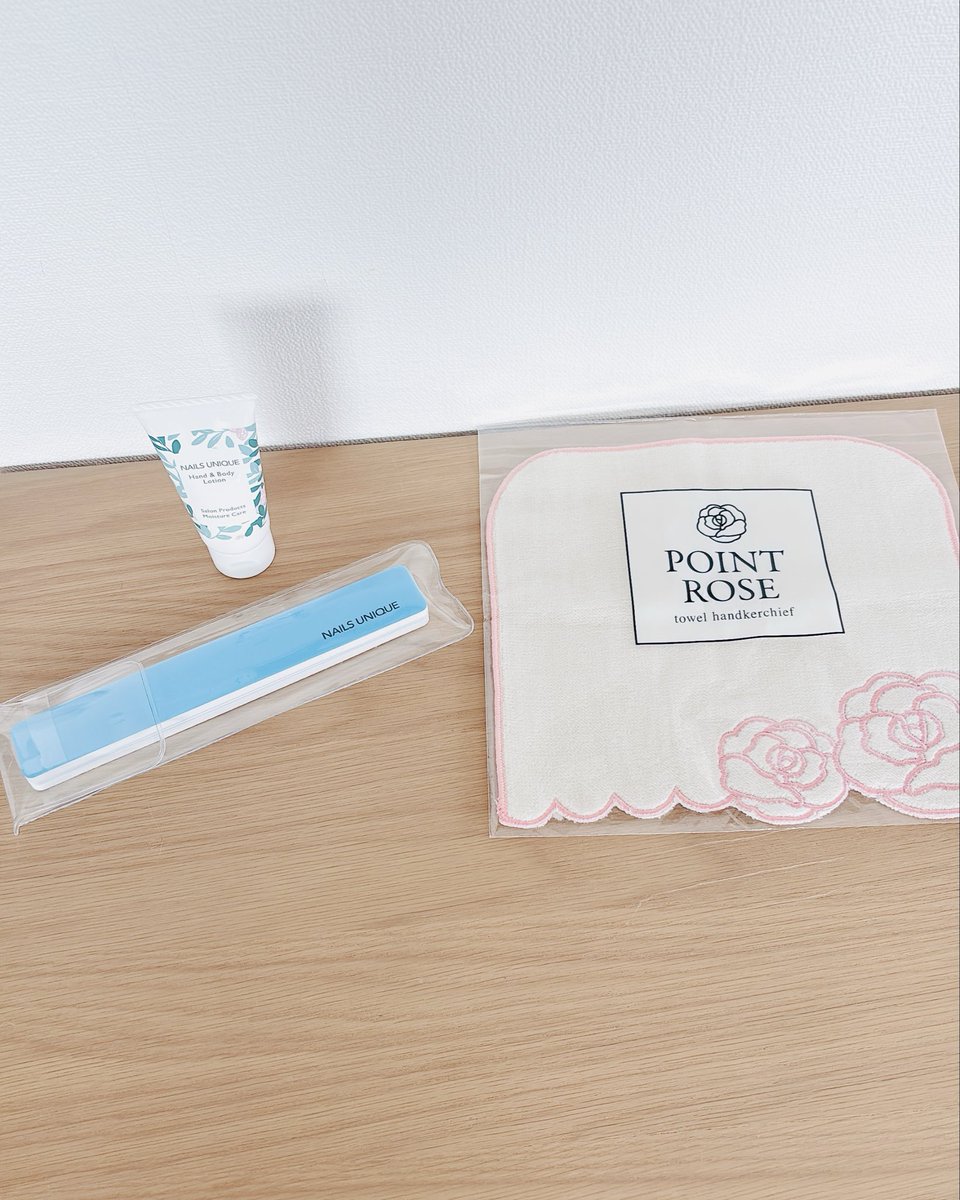 AekaHand's tweet photo. ネイルズユニークのオンラインで
昔使っててよかったシャイナー（爪ぴっかぴかになる）とハンドマッサージ用に購入🤲たしかGW送料無料やってたよ

かわいいハンカチついてきた🌹

連休最終日のランチはコメダ珈琲
カロリー爆弾摂取🐖

お腹いっぱいすぎて夜ご飯のこといまは考えられない https://t.co/d4D4yo7rbn