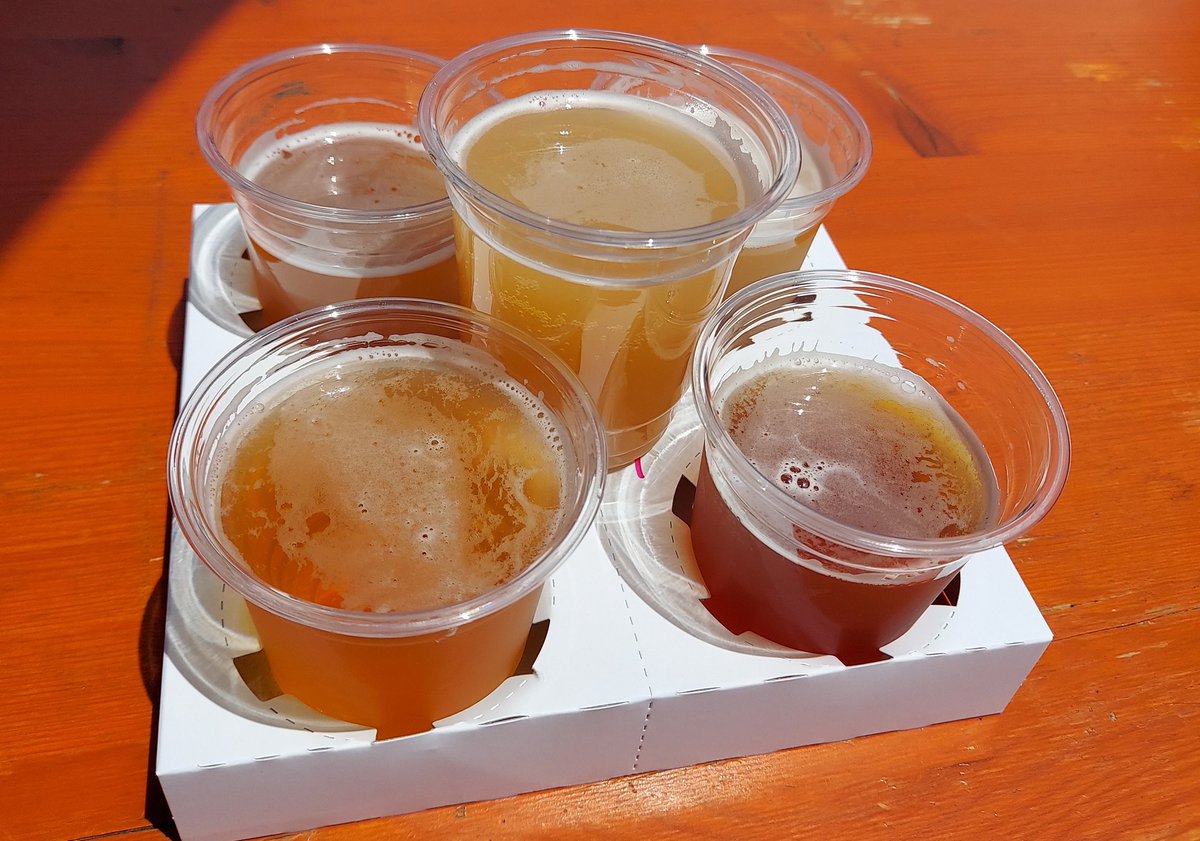 oribo10's tweet photo. 5月なのにオクトーバーフェスト参加中。
Weihenstephanの５種のみ比べセットを堪能。
#山口オクトーバーフェスト https://t.co/8sKizUA7yA
