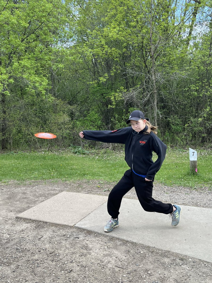 HaydenWiebusch's tweet photo. Red Oak Flex XIII

I played on the only card for this mid-week flex event after school.  Lots of strong drives! Finished the round and it was rated better than my average which made me happy.

#bedynamic
#discgolf
#growthesport
#kidsdiscgolf 
#respecthergame
#throwpink https://t.co/cTKGg1FMaN