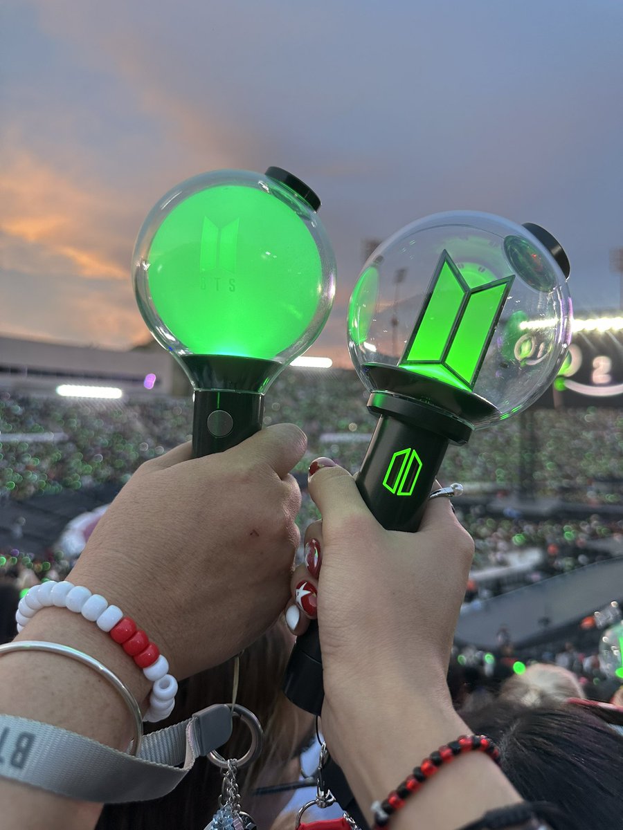Mis recomendaciones para el concierto
-lleven gorra y bloqueador hace mucho calor 
- compren tapones para oídos
- lleven agua, pero no tomen demasiado si no quieren ir a los baños
- lleguen con mucho tiempo, las filas son larguísimas 
-Formense temprano para entrar al estadio‼️