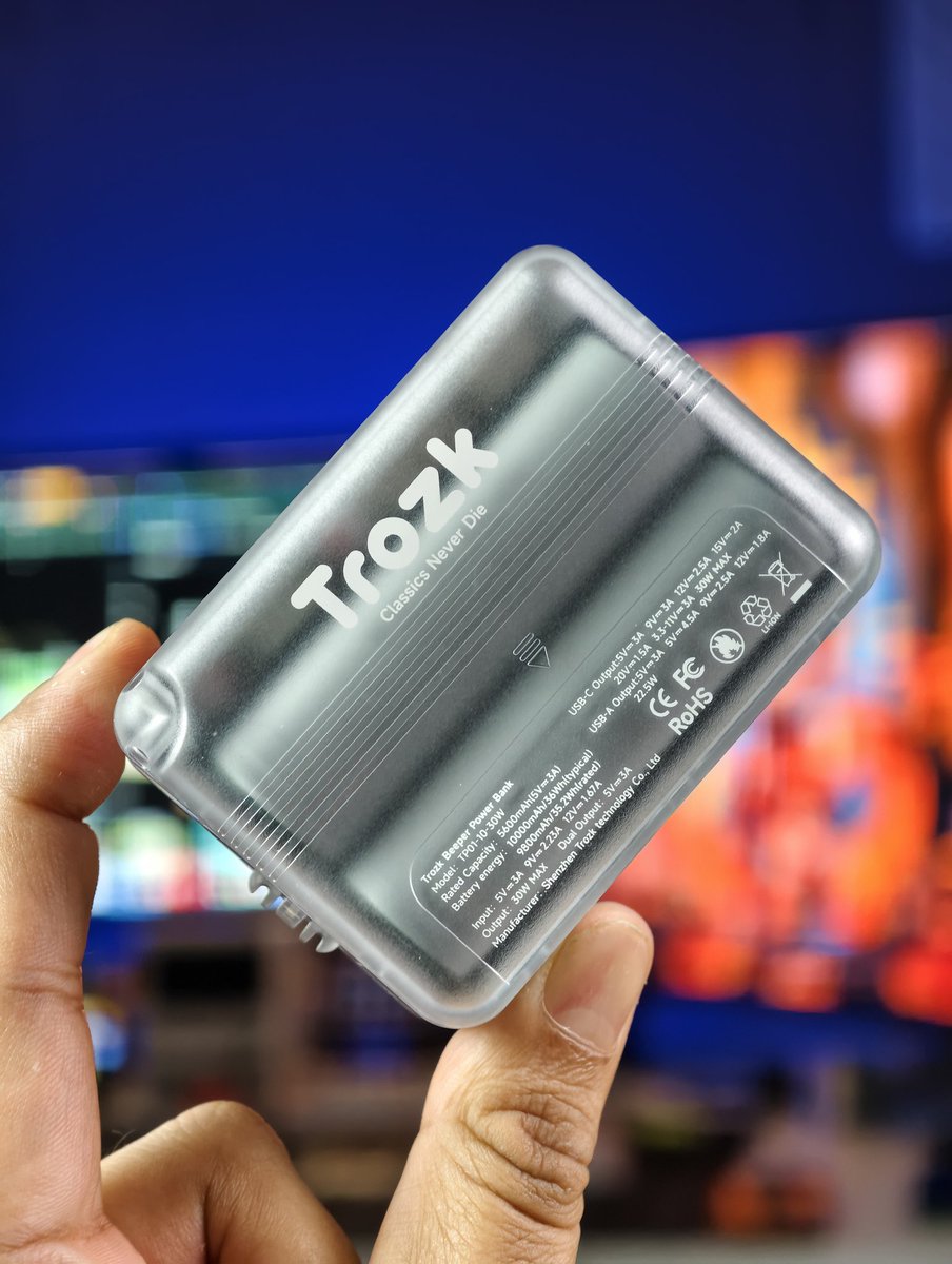 stufflistings's tweet photo. Gadget of the day.

This transparent power bank is (kinda) a retro pager in 2026. Can send messages to friends who own the same power bank 👀

The Trozk Beeper... https://t.co/WqmbmpqLlj