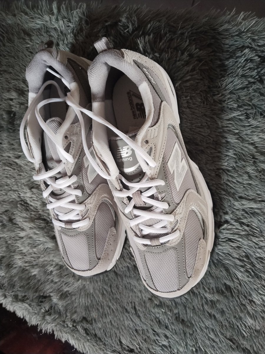 everywinterdays's tweet photo. #wts #zonauang #bu

New Balance Grey/Ecru 530 Trainers
Unisex
Brand new in replace box (BNWB) 
Uk 41
Price Rp. 800.000

Yang mau kepoin / tanya-tanya detail produk boleh PC ya🥹🫶 https://t.co/0thx4dCSEa