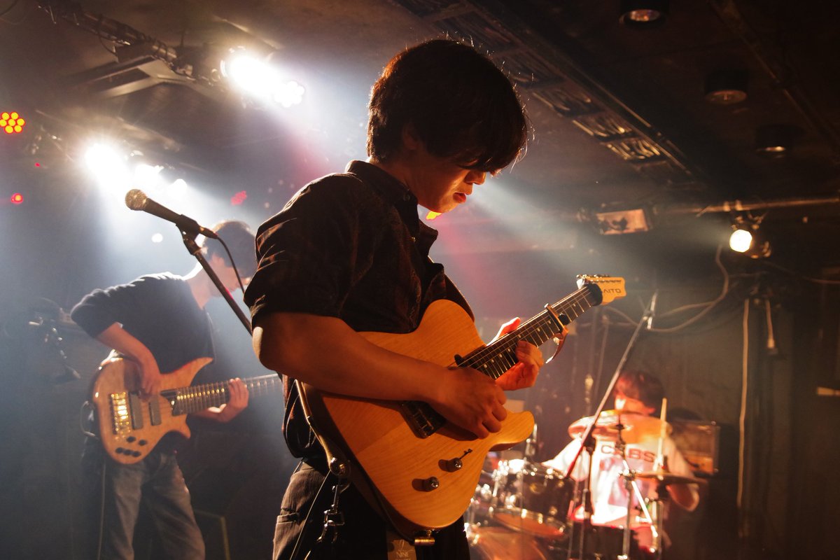 scgt_music's tweet photo. nosuri @nosuri_band

もはや”身内“と言っても過言ではない盟友。
何度も共演して見てるけど、このアンエモの日は過去一だったと思います。
ギターヒーローでありつつベードラの存在感も増しててバンドとしてやっぱり強い。
いつも心の中でRPGの勇者パーティーだって思ってます。 https://t.co/gsfDslOqJo