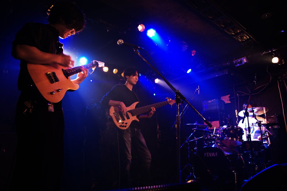 scgt_music's tweet photo. nosuri @nosuri_band

もはや”身内“と言っても過言ではない盟友。
何度も共演して見てるけど、このアンエモの日は過去一だったと思います。
ギターヒーローでありつつベードラの存在感も増しててバンドとしてやっぱり強い。
いつも心の中でRPGの勇者パーティーだって思ってます。 https://t.co/gsfDslOqJo