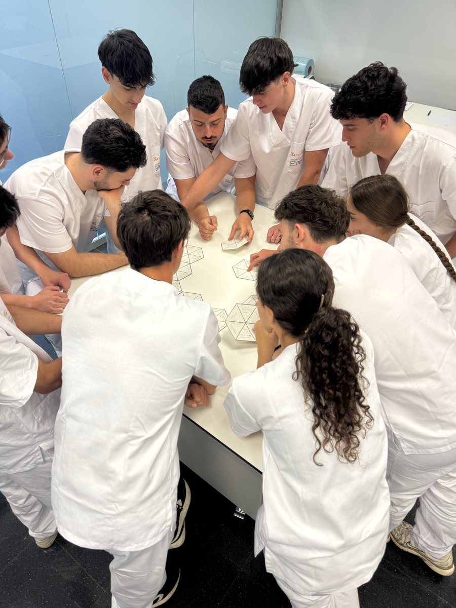 FisioMarc's tweet photo. La gestió, la innovació docent, la fisioteràpia del futur… grans reptes desde la Coordinació del Grau en Fisioteràpia @TecnoCampus #2anys #gràcies per la confiança @MeritxellPuyane #fisioteràpia https://t.co/pcsLTDLFMa