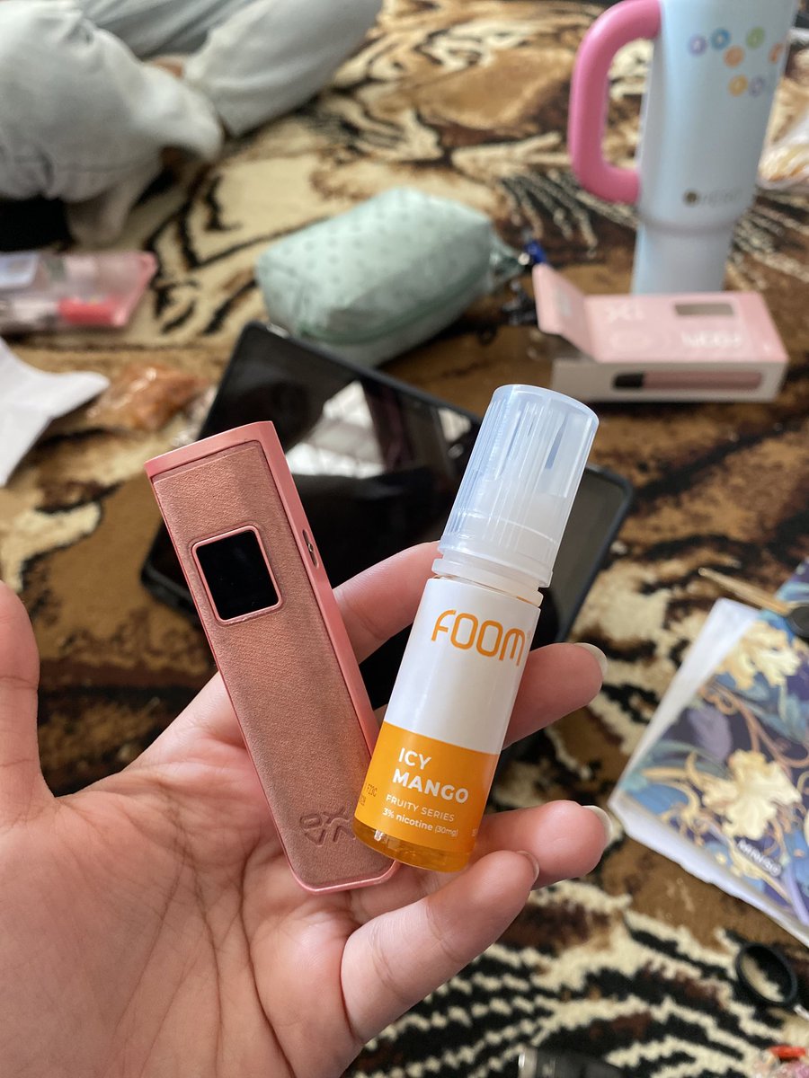 asrecyclebin's tweet photo. WTS 
OXVA SLIM PRO PINK 
hb 260 hj 165 batangan aja 
liquid foom icy mango 97% cuma pake sekali doang ngisi nyobain (gak cocok) harga 50k 

bundling oxva sama liquidnya jadi 200k nett 

*minus agak kotor aja tapi masih enak kok pemakaian baru 4000an isepan 

#wts #zonauangㅤ https://t.co/ohREzTsvBq