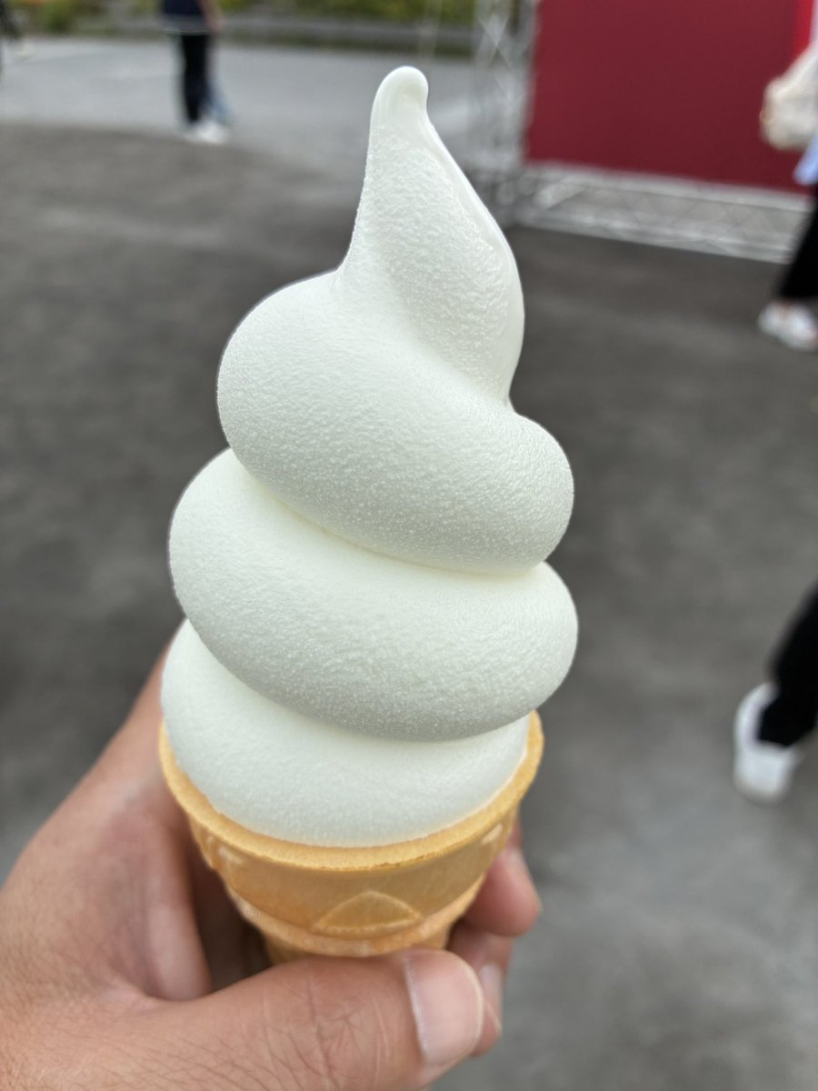 肉祭で買ったソフトクリーム。お値段700円。 高っ‼︎と驚いたけど