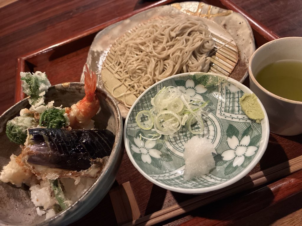 dan03250's tweet photo. 今日はお蕎麦の気分
食べ終わったら公園行ってウォーキングするぞぉ🚶‍♀️ https://t.co/8iPoBcZt6e