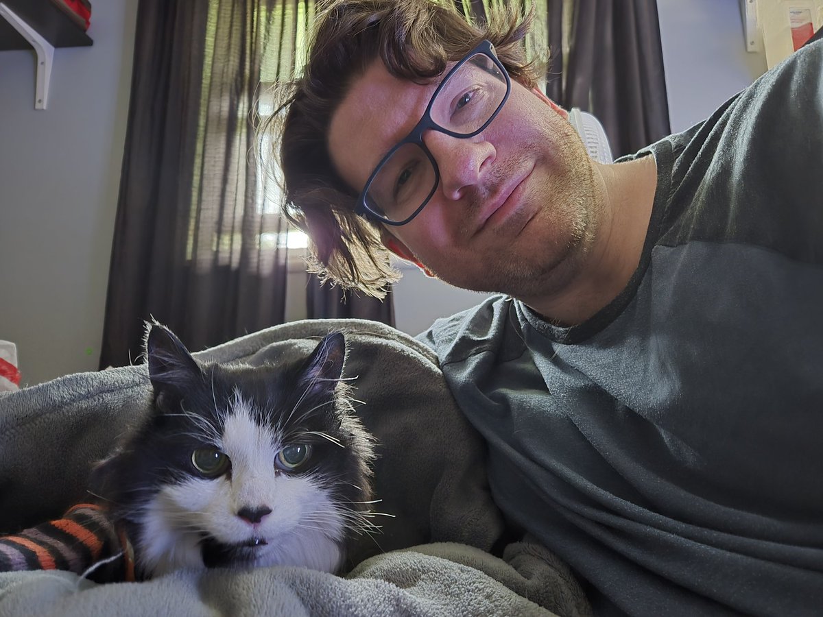 Hi_Brendan_'s tweet photo. I'll miss you Kitana, you were the best cat. I love you so much and am glad you're no longer suffering. https://t.co/KG1E8oJexe