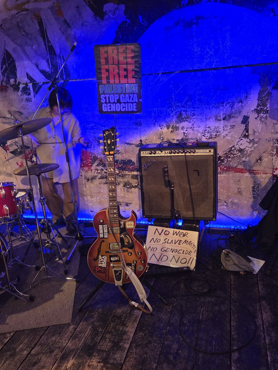 HALFDONE13's tweet photo. 憲法記念日に見たライブ
#ALKDO
#アルコド
#夜のストレンジャーズ
#忌野清志郎
#JUMP https://t.co/eJ7YhGhIG3