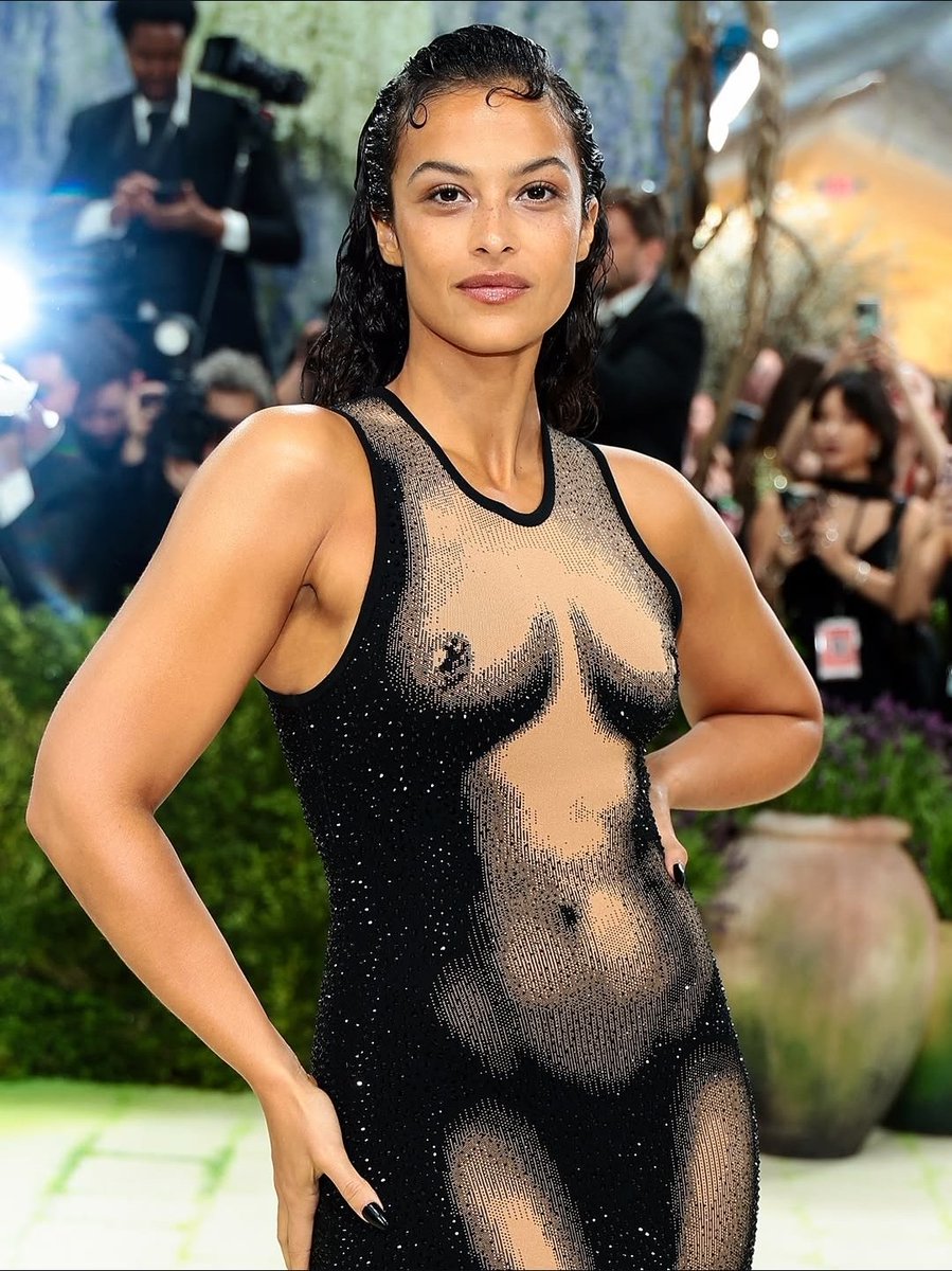 GiggleVibes247's tweet photo. Model Devyn Garcia wearing a custom Michael Kors Collection black-and-suntan tromp l’oeil viscose jacquard knit column gown with crystal embroidery.
#DevynGarcia #metgala2026
#MichaelKorsCollection
#MetGala #CostumeArt https://t.co/2rDj9cgLGf