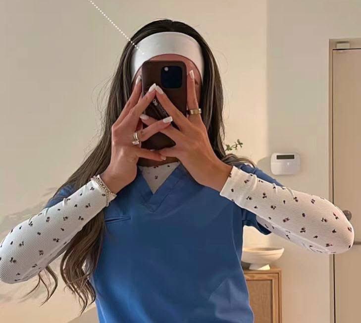 Isla_McKayx's tweet photo. manifesting bachelor of science in nursing 💉🏥 https://t.co/uAwN6YzZai