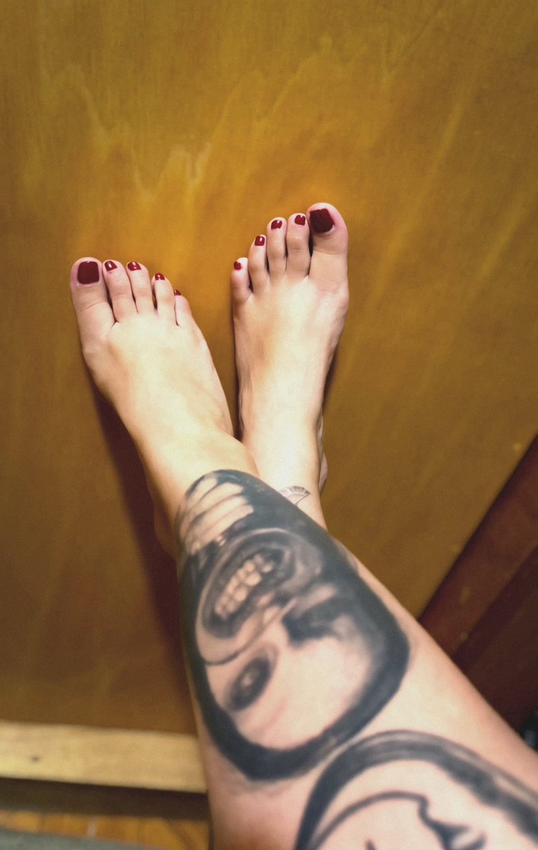🍇🍷 
#feet #pies #feetworship #footfetish #feetqueen #inked