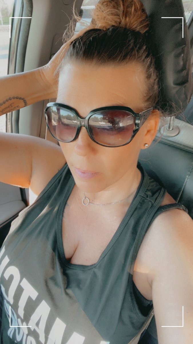 Michellebh79's tweet photo. #gymtime #beforetheburn #strongwoman #burnbootcamp #backandglutes https://t.co/Y7IzvPcuQz