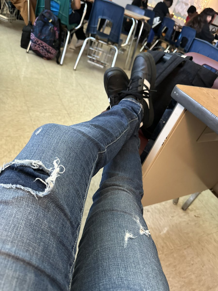 ReadingLady2025's tweet photo. Dress like the kids day @CutlerBayMiddle Keeping them motivated before testing! https://t.co/gow7eM4RjJ