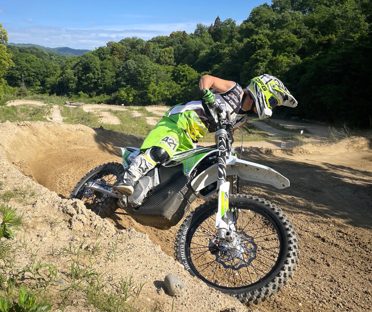 飛んでも押してもいない写真久しぶりかもアザッス😄🎶 #DIRTBIKELIFE