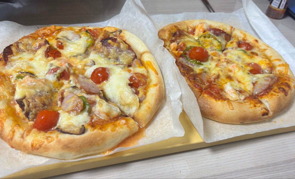 rila4859's tweet photo. 昨日子供の日だったから子供とピザ作り！

具は3人で載せた笑 https://t.co/n9XzIcUpgl