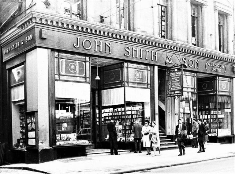 Janice_Dugas's tweet photo. John Smith’s bookshop, a pioneer in the field of the book trade in Scotland was created in 1751 and located for many years in Glasgow before closing in 2000. Its story is well worth the telling... #EverythingScottish https://t.co/0ZxyHrq8sD https://t.co/kvYjci8ghi