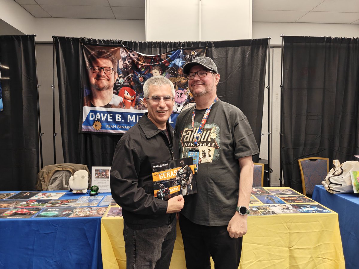 davebmitchell's tweet image. Had a great time with all of these lovely people at Trading Card Con in Chicago, thanks to everyone who came to see us! 🥳✍🏻📷 #voiceactor #videogames #animation #anime