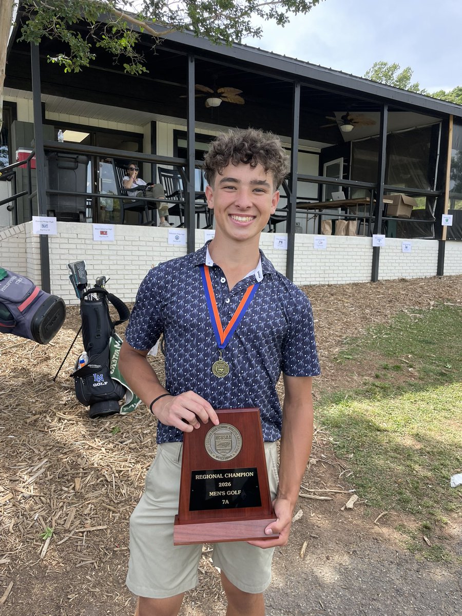 WesleyHelms6's tweet photo. Regionals Co-Champs (state-decided) — 295. Noah Fry (-1, 69) 🥇 | Vino Bernabo (+2, 72) T🥈 States bound!!! Let’s do something special boys. 🚀 @AGHoulihan @UCPSNCAthletics @CHS_Cavs @UCPSNC https://t.co/GRnqm0Depo