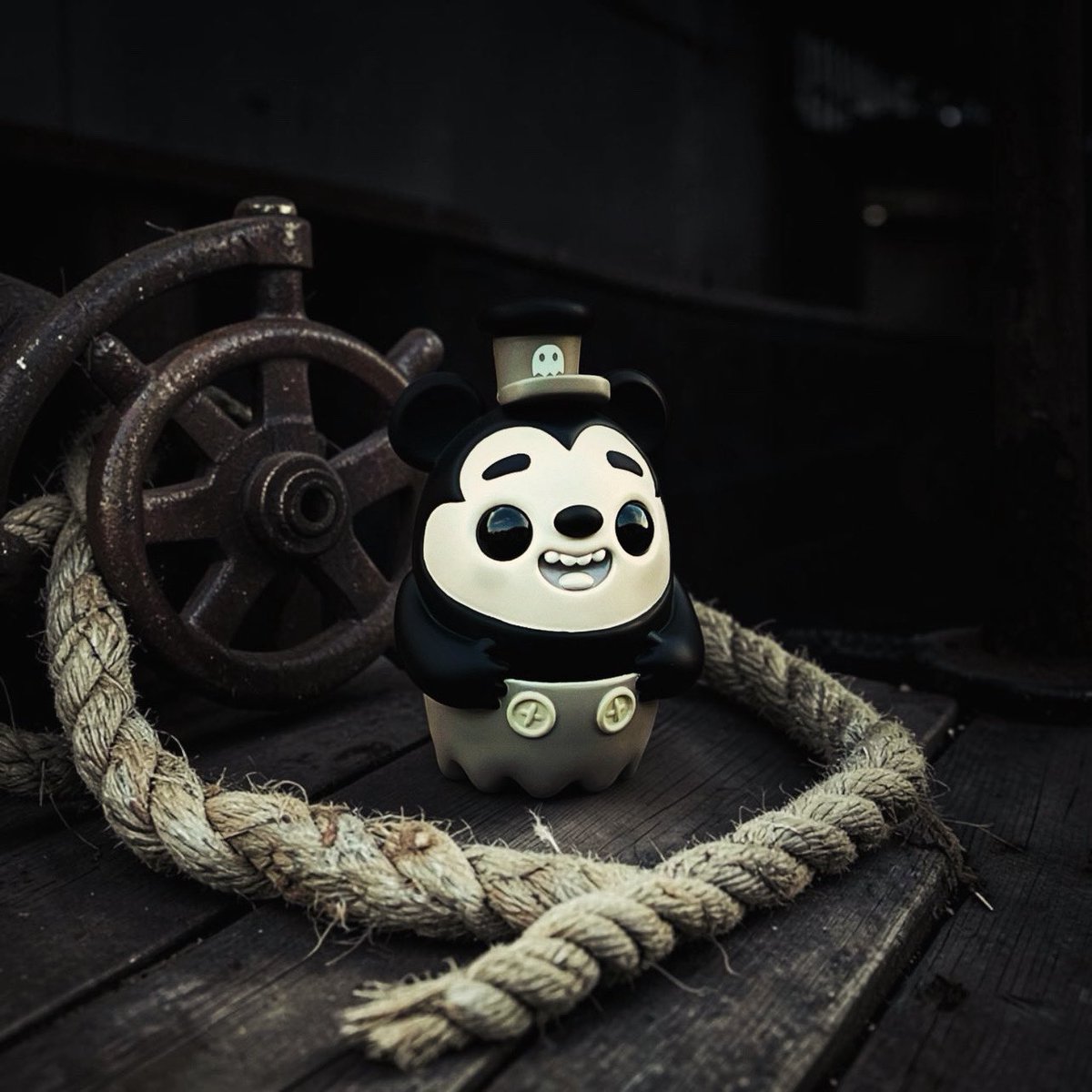 RobbyRed5130sox's tweet photo. Grab yo wife, grab yo kids! Water Vessel William has been spotted sailing the seven seas!
#TinyGhostTuesday #WaterVesselWilliam #SteamBoatWillie #Parody https://t.co/6TnWcH6Odo